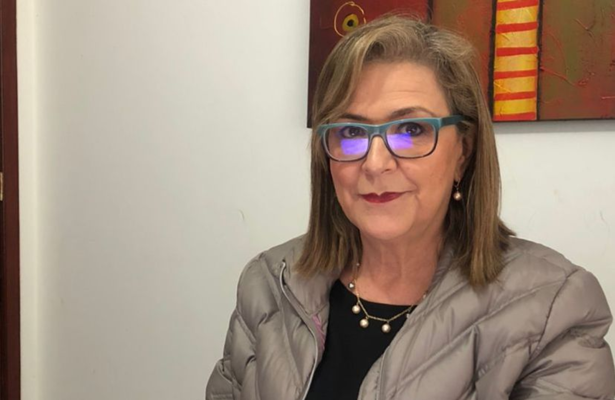  Cortesía